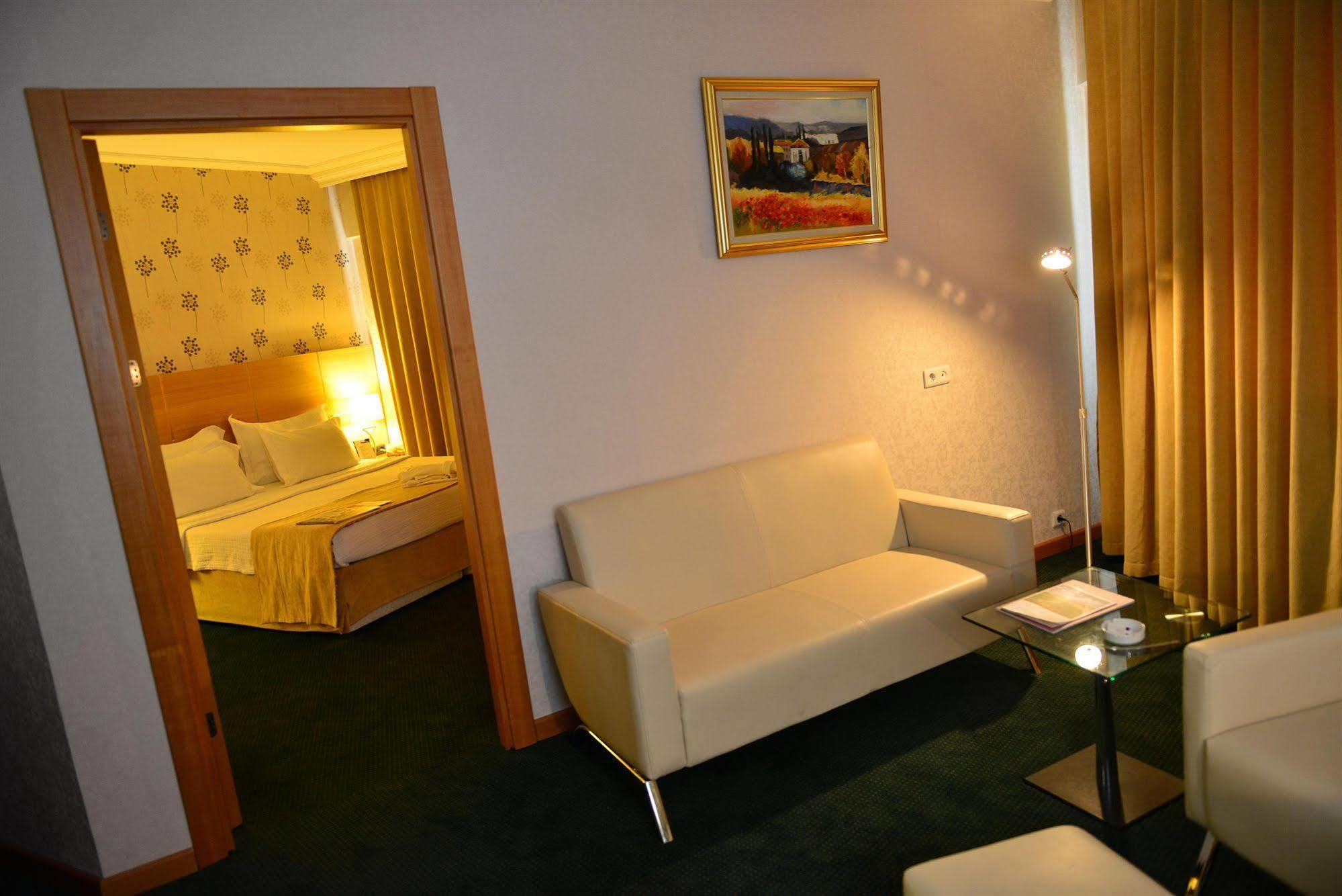 Anemon Grand Manisa Otel Екстер'єр фото